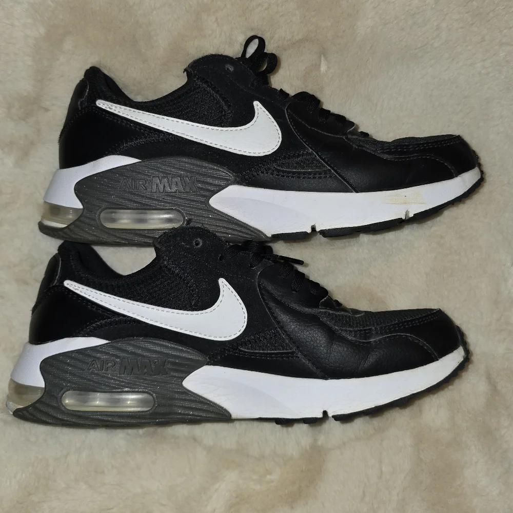 WOMENS NIKE EXCEE AIRMAX SZ 9- EUC - Picture 1 of 8